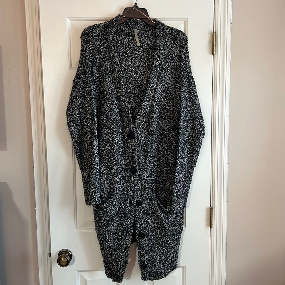 Mono B Women’s Large Oversized Long Black & White Fuzzy Sweater